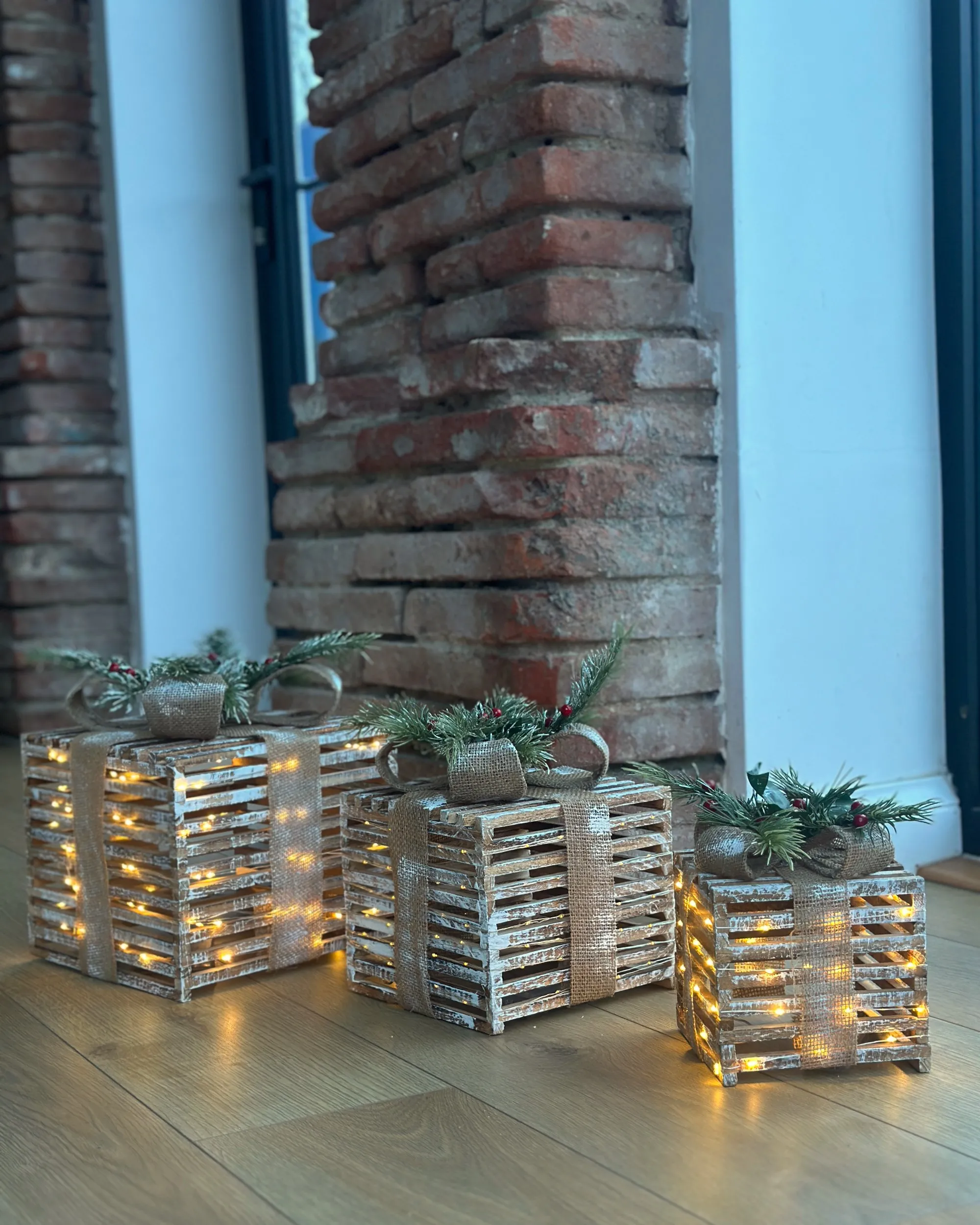 Set van 3 kerstdecoraties LED ROINE Kerstcadeaus 15/20/25 cm Bruin