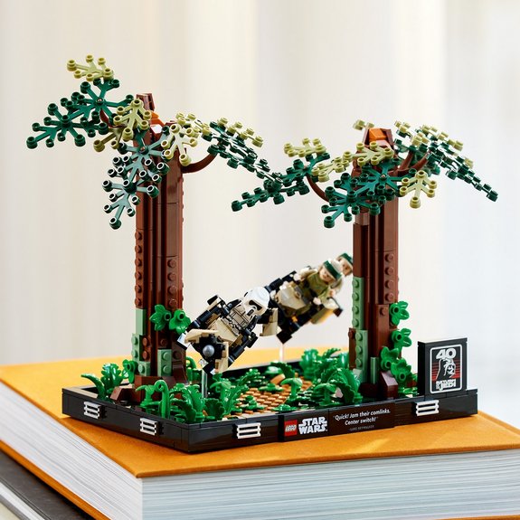 Diorama course poursuite en speeder sur Endor Lego Star Wars 75353
