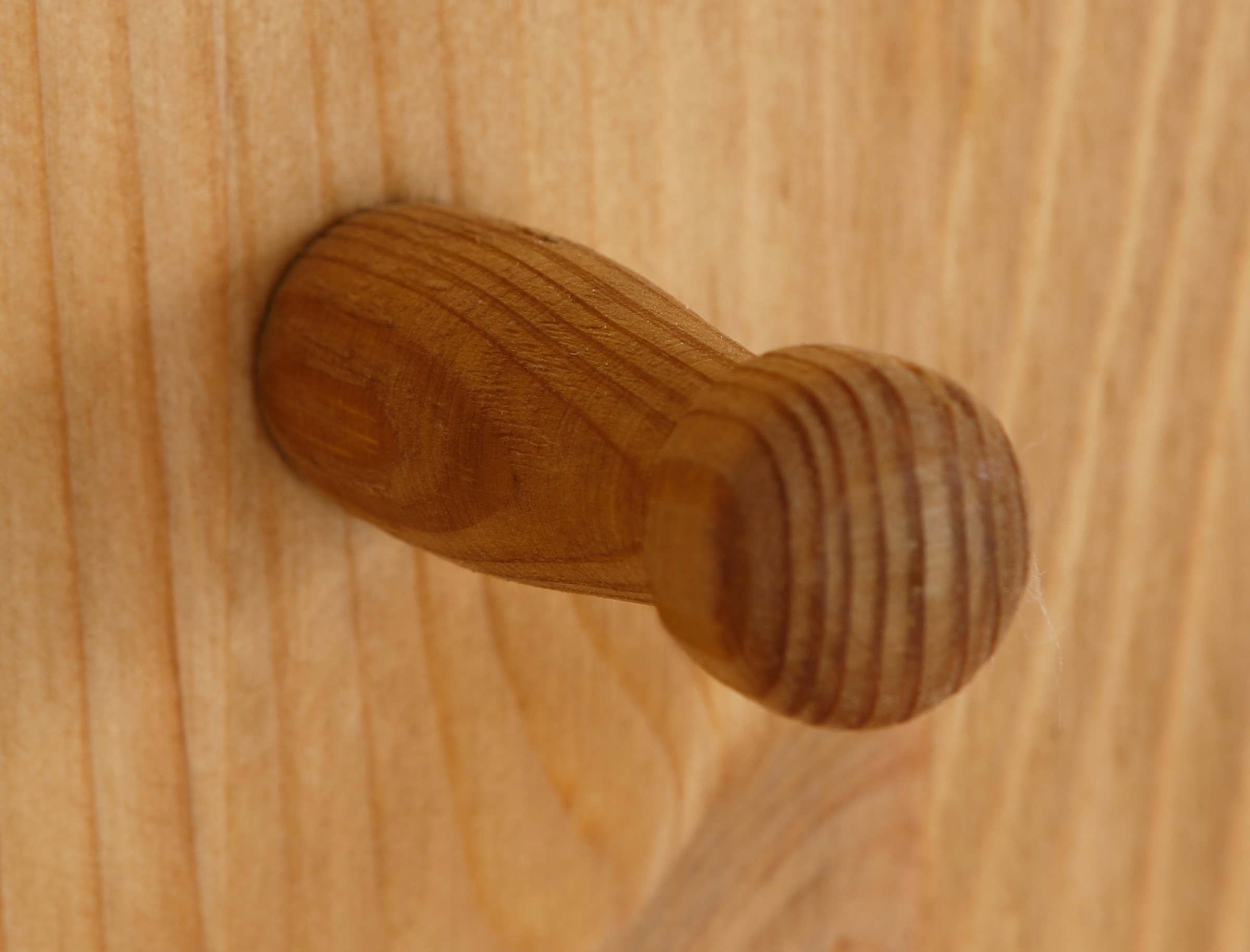 Home affaire Garderobenpaneel »Indra« aus massiver Kiefer, FSC®, 8 Haken, dezentes Ornament