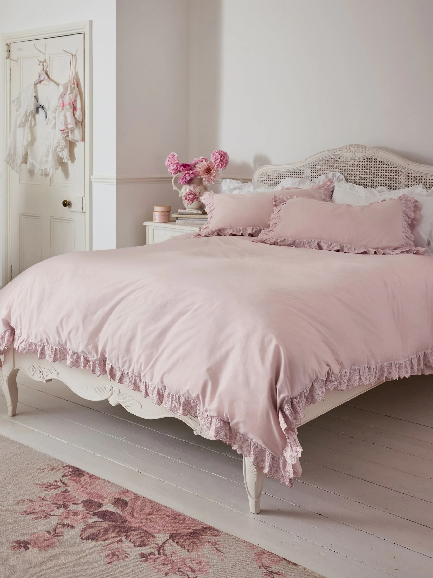 Shabby Chic by Rachel Ashwell® broderie anglaise ruche dekbedovertrek en kussensloopset