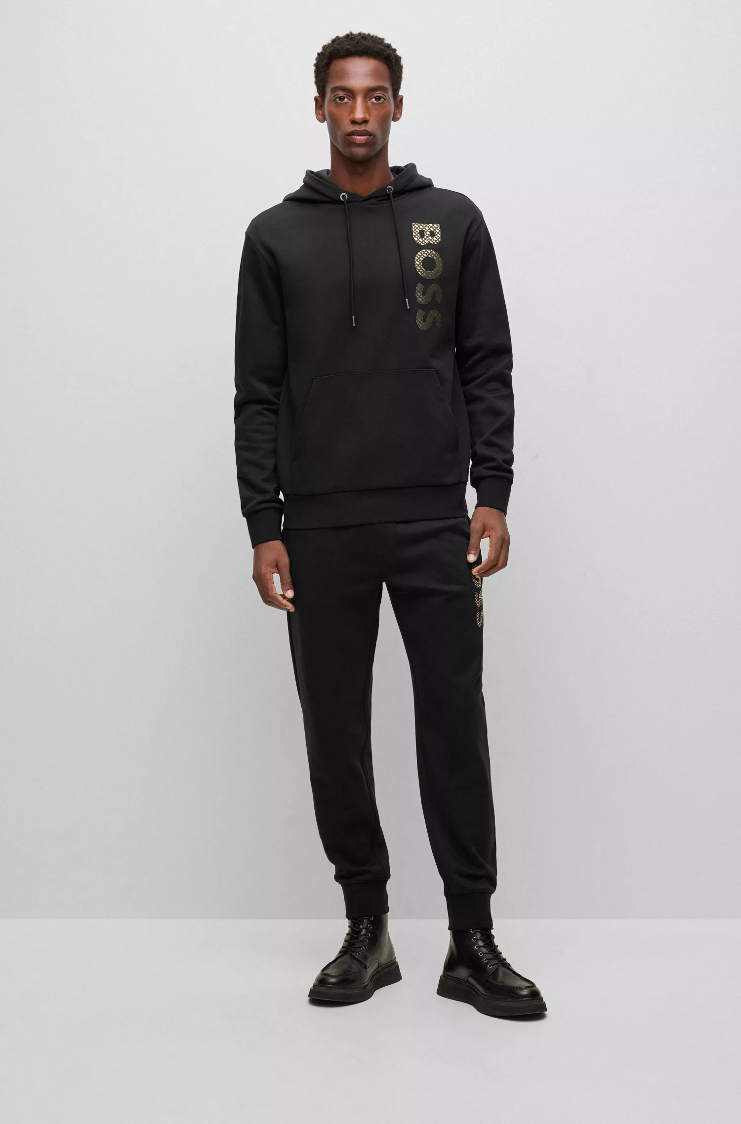 Moletom com capuz BOSS em algodão French Terry, com monograma preto e logo preenchido.