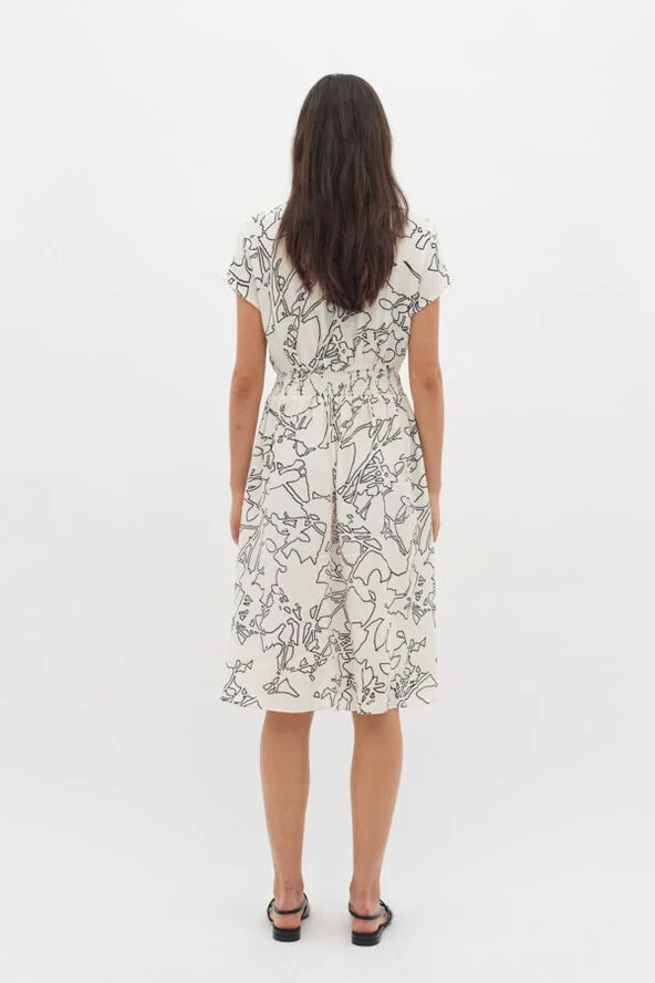 InWear BaitiIW Dress Noncolor silhuette lines