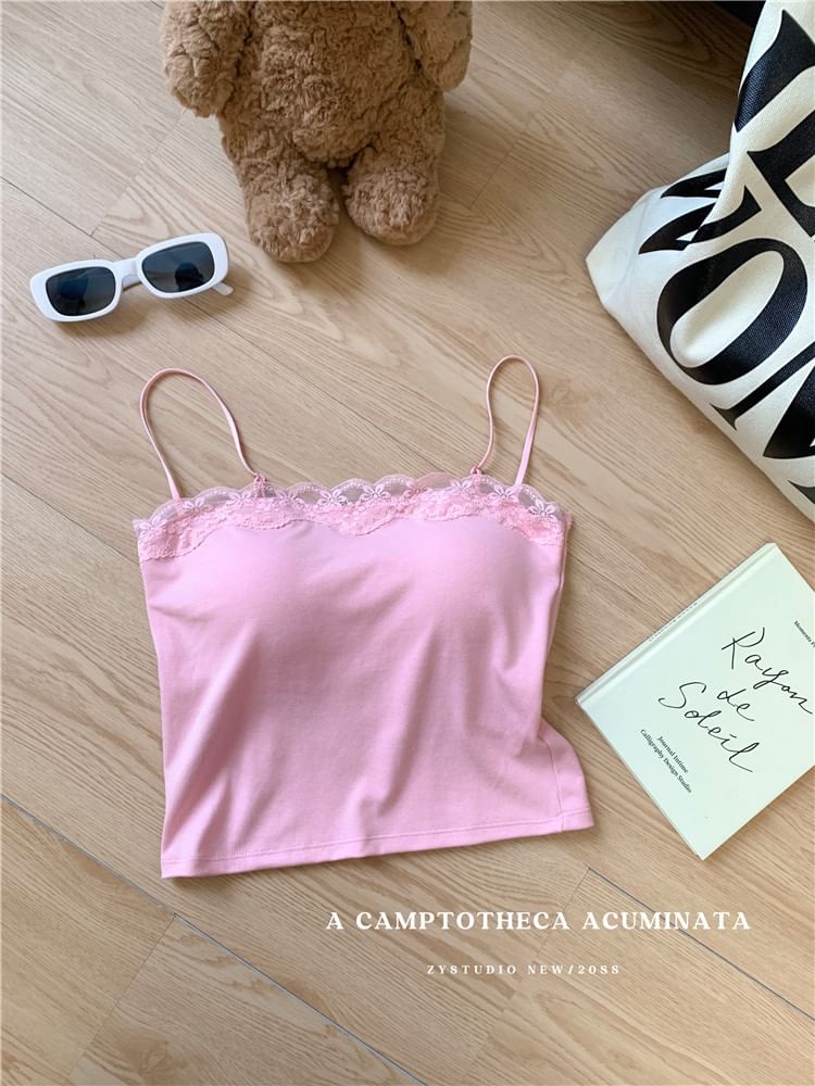 Flowerisque - Gewatteerde camisole top met effen kanten rand