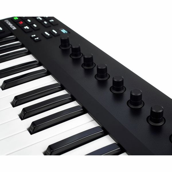 Native Instruments Komplete Kontrol M32 Case Bdl.