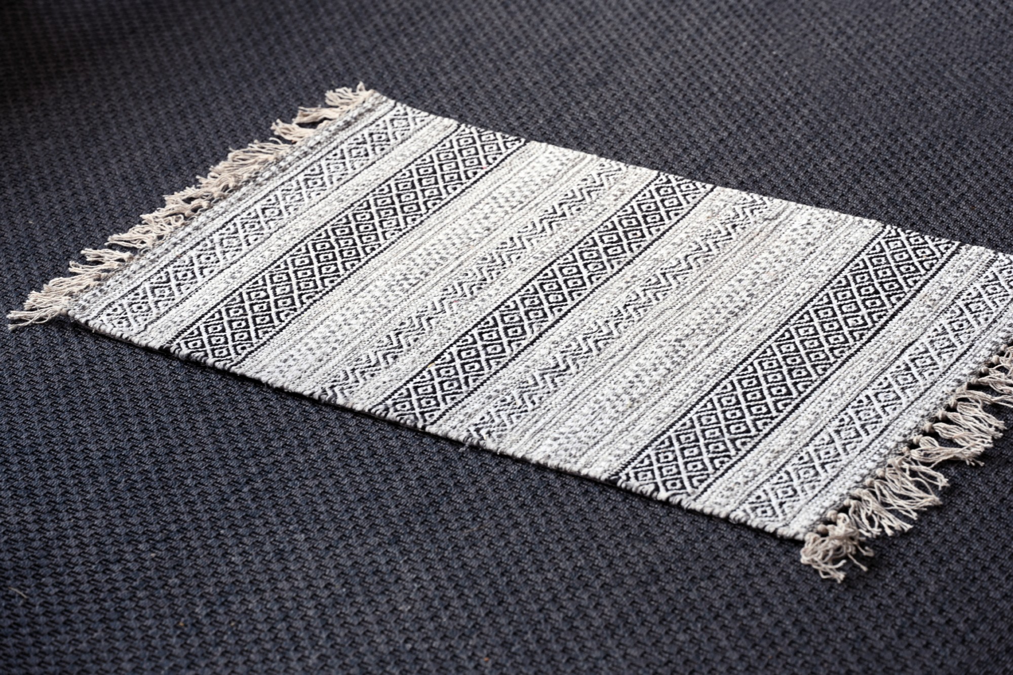 Mini-Rug 'Shari', schwarz-weiß, T 60 cm, B 90 cm von fischer's lagerhaus