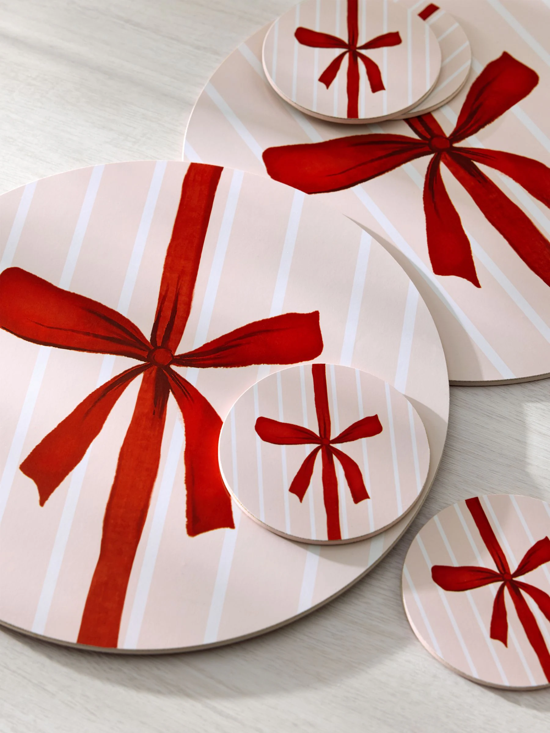 4 Pieces Kerstmis Strik Placemats en Onderzetters Set met kurken achterkant