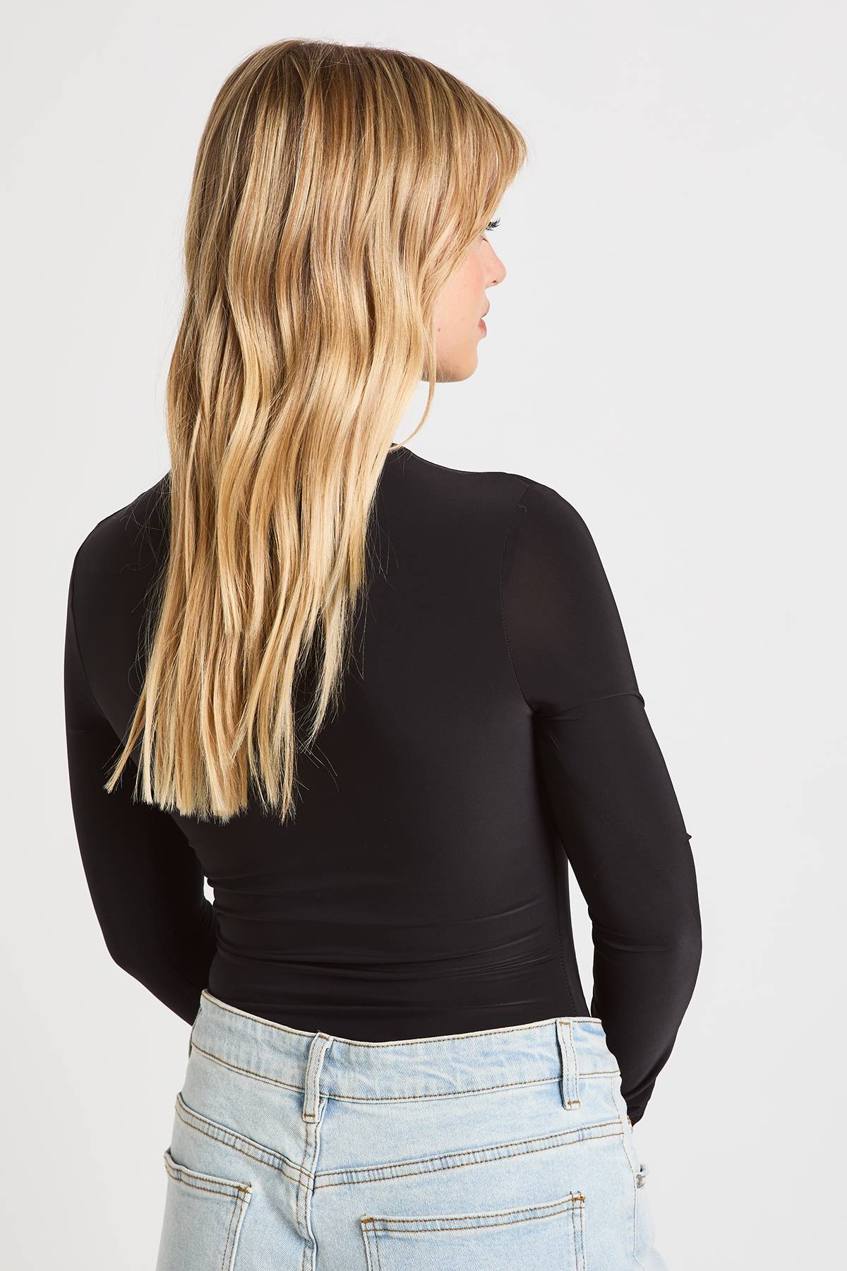 boohoo Body Petite À Manches Longues Col Rond En Tissu Slinky Double Épaisseur