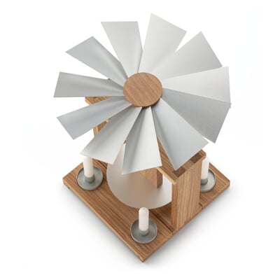 Tischpyramide mit Figuren