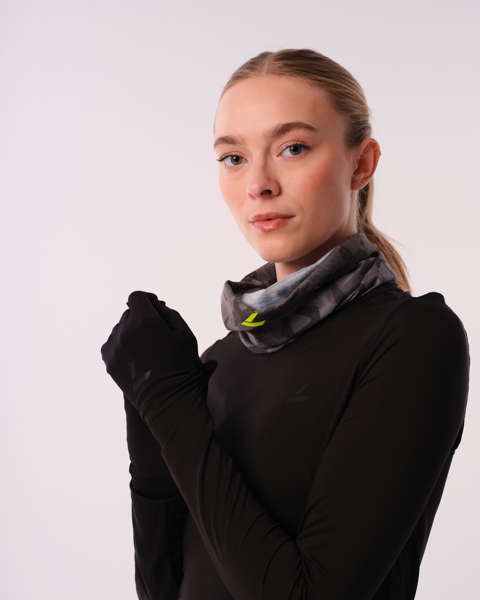 LEVITY Conquer Running Gloves Black Reflective