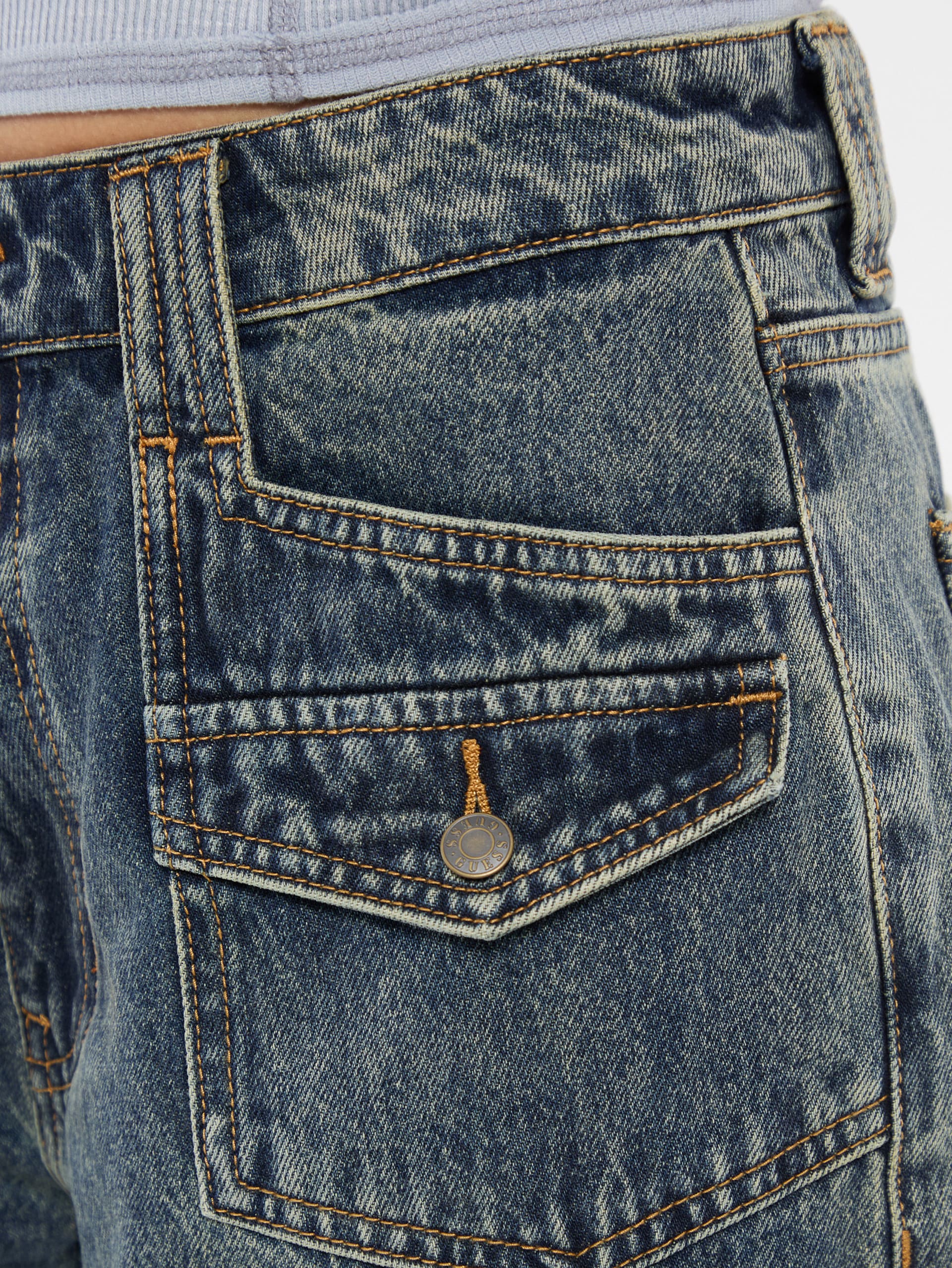 Calça jeans de perna larga com bolsos duplos aplicados da GUESS Originals