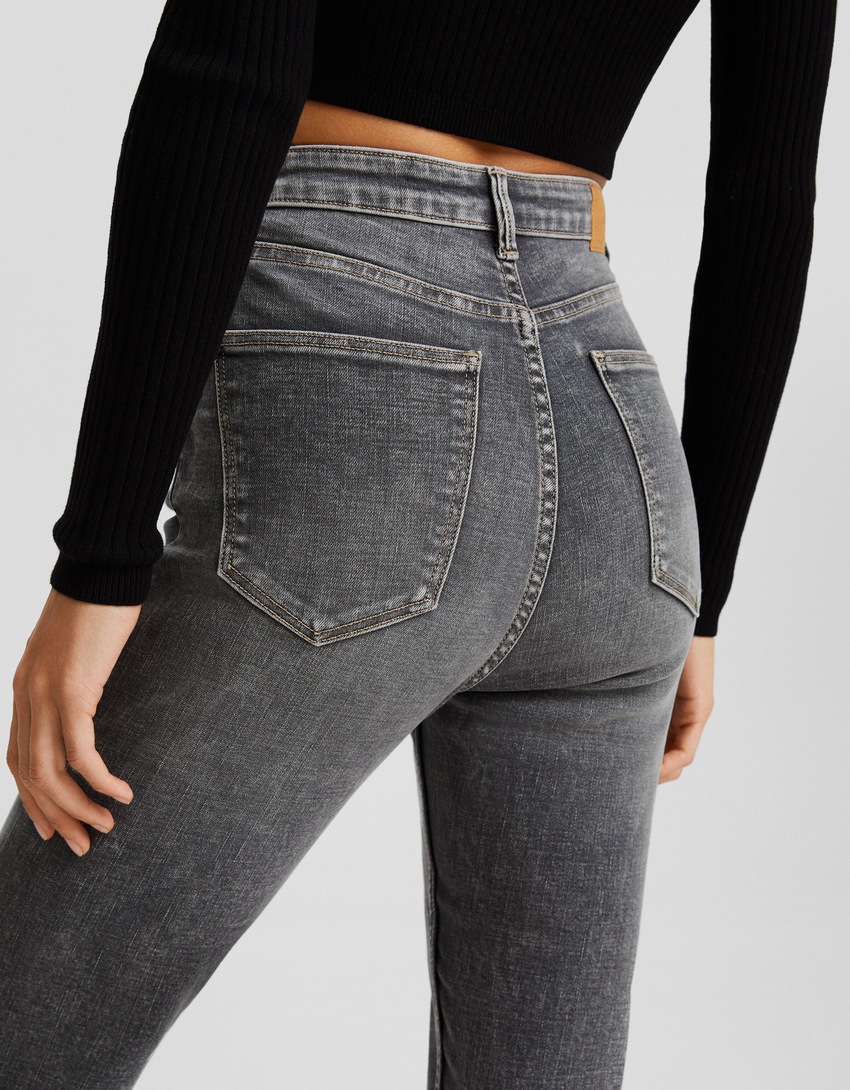 calça jeans skinny de cintura super alta