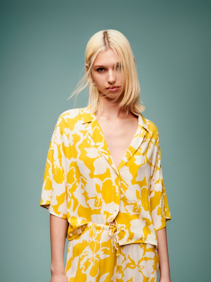 Camisa chambray cropped de manga curta - Amarela
