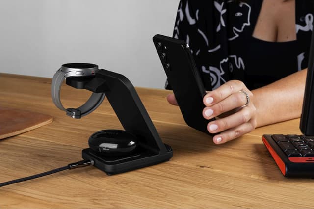Fixed 3-i-1 Samsung trådløs opladningsstation