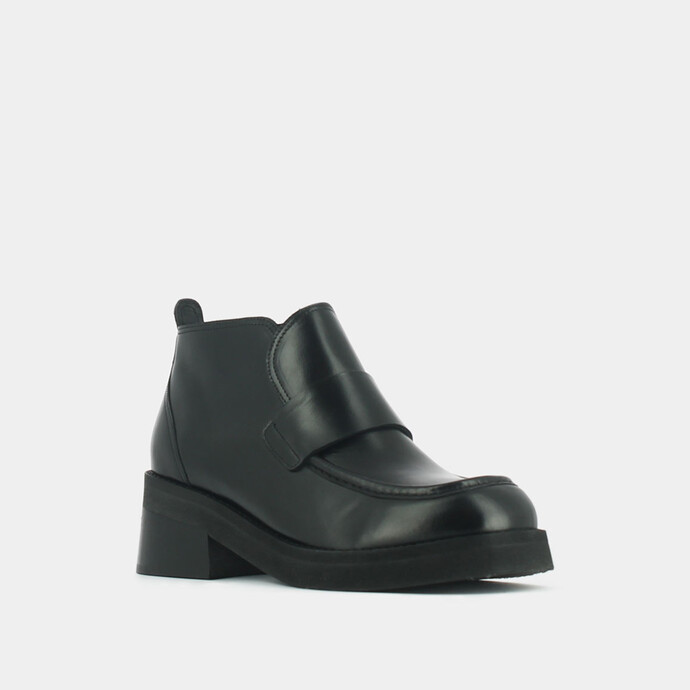 Mocassins à languettes et bouts carrés  en cuir noir