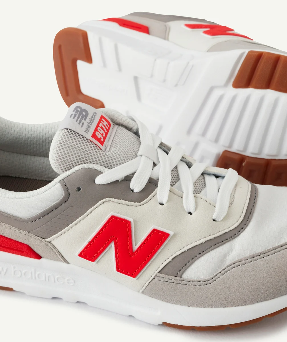 NEW BALANCELES BASKETS 997H GRISES ET ROUGES