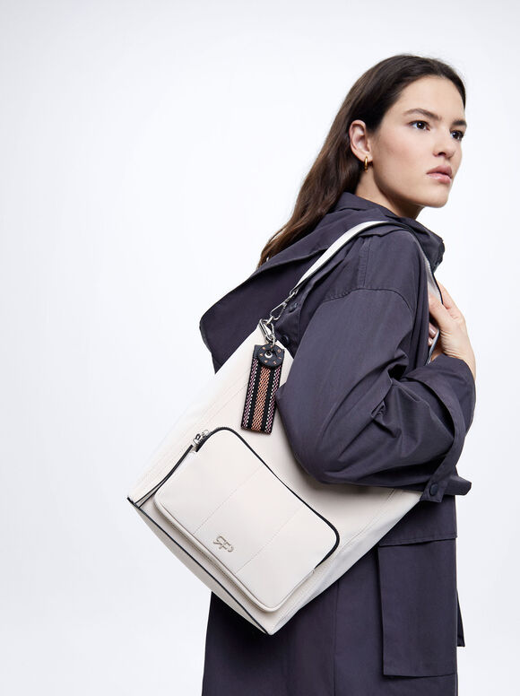 Bolsa de ombro com pingente - Off-White