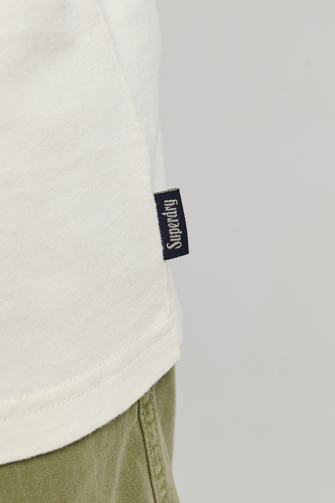 Camiseta Vintage Venue - estampa em fundo branco