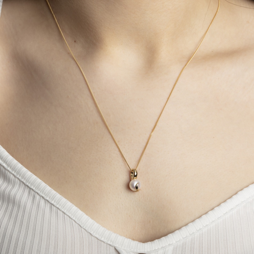 Anhänger 750/18 K Gelbgold mit Süsswasser-Kulturperle Ø 7.5mm