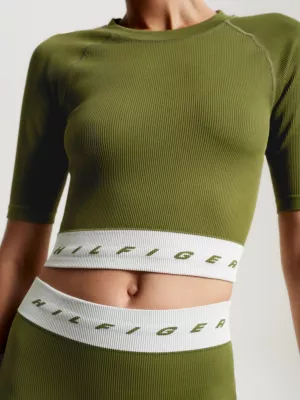 Top esportivo cropped sem costura e de corte justo