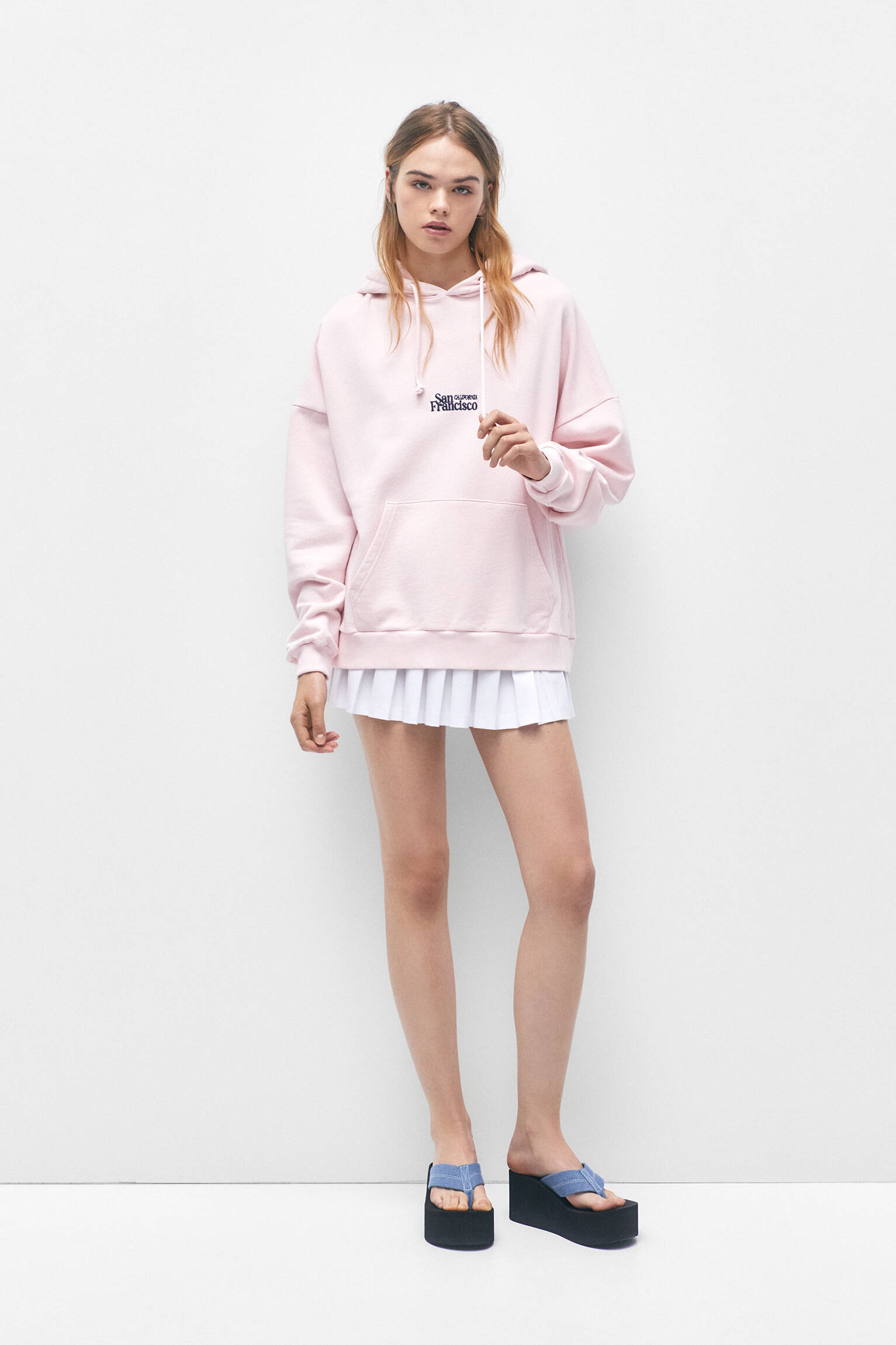 MOLETOM COM CAPUZ ESTAMPADO - ROSA PALETA