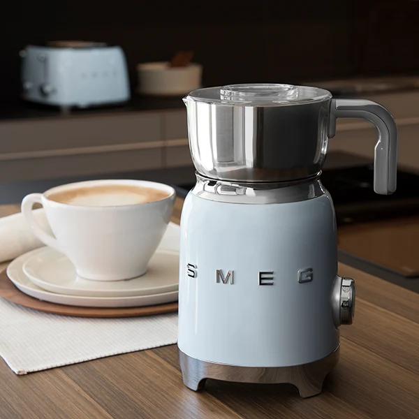 Chocolatière émulsionneur bleu azur 500 W MFF01PBEU Smeg