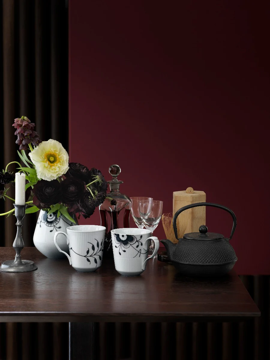 Royal Copenhagen  Sort Mega riflet vase - 12 cm.