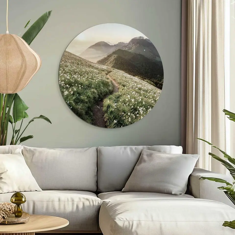 Glasschilderij Bergbloei in de ochtendzon - Ø 70cm - Groen