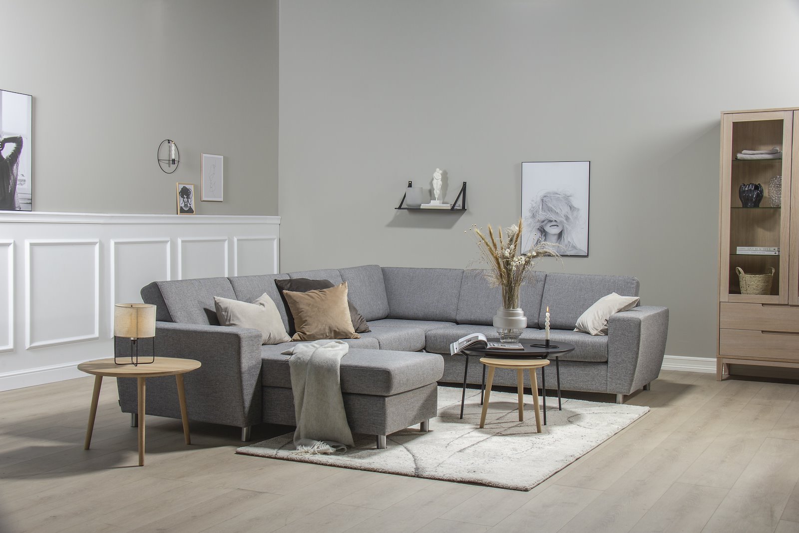 Square sofa Tekstil Reda 1/1 Grey. 2+3-seter hjørnesofa med sjeselong. Vendbar.