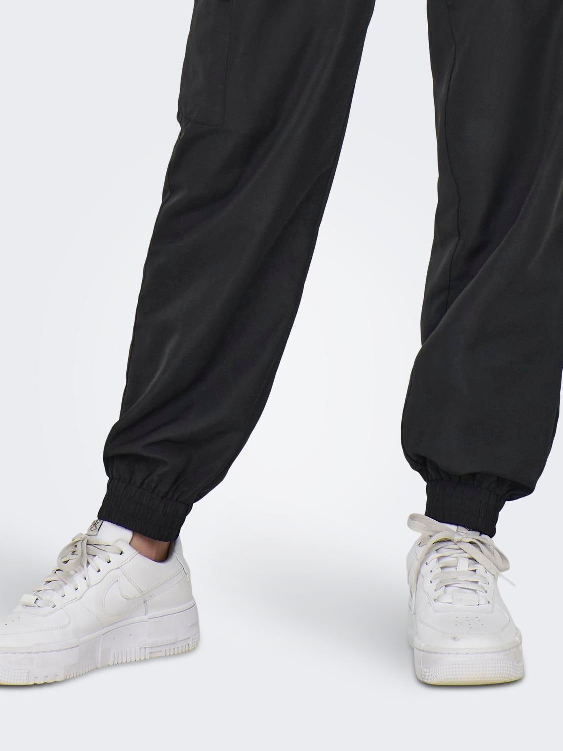 ONLFADUMA Mittlere Taille Normal geschnitten Cargo-Hose Black