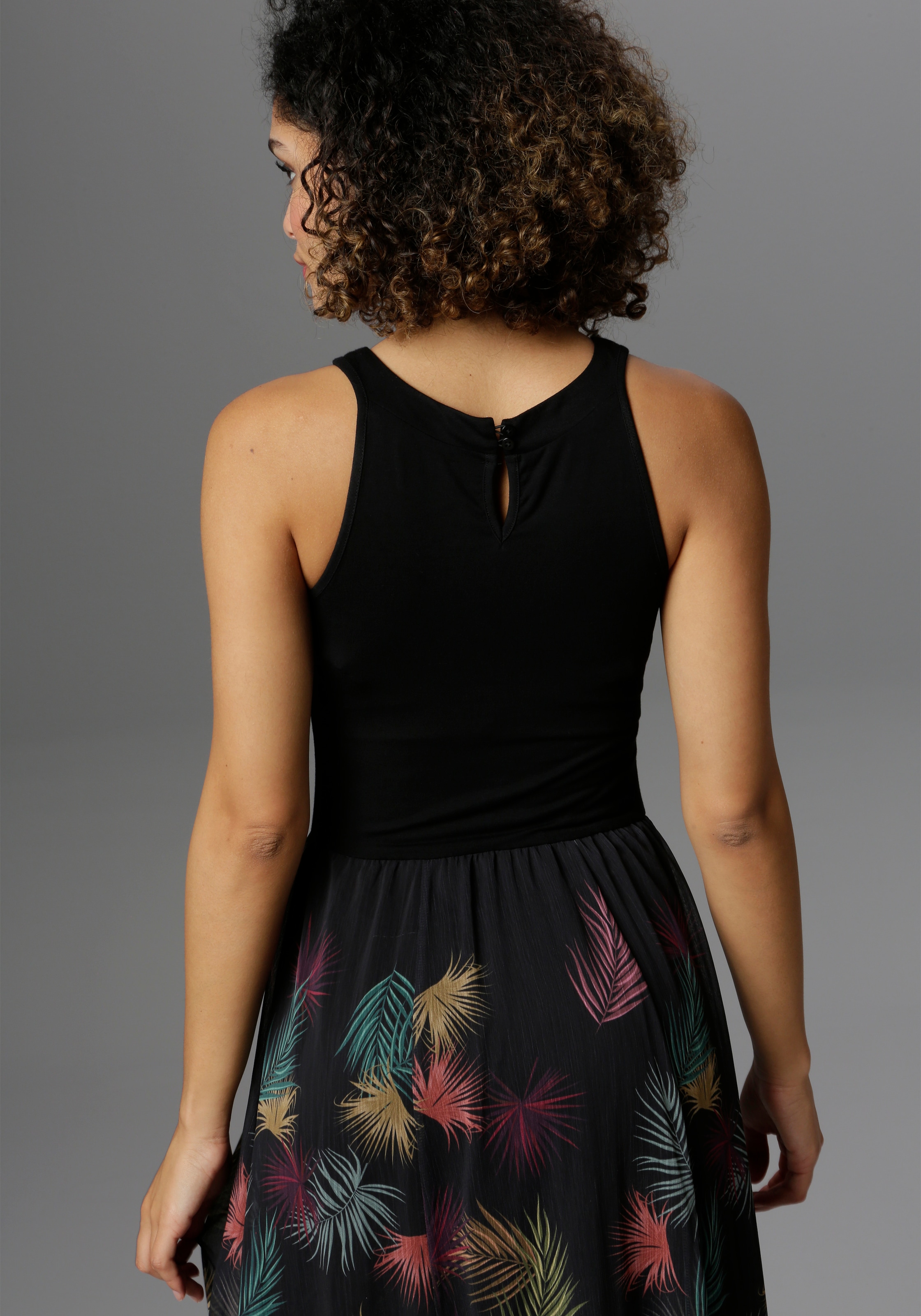 Aniston SELECTED Sommerkleid mit buntem Blätterdruck