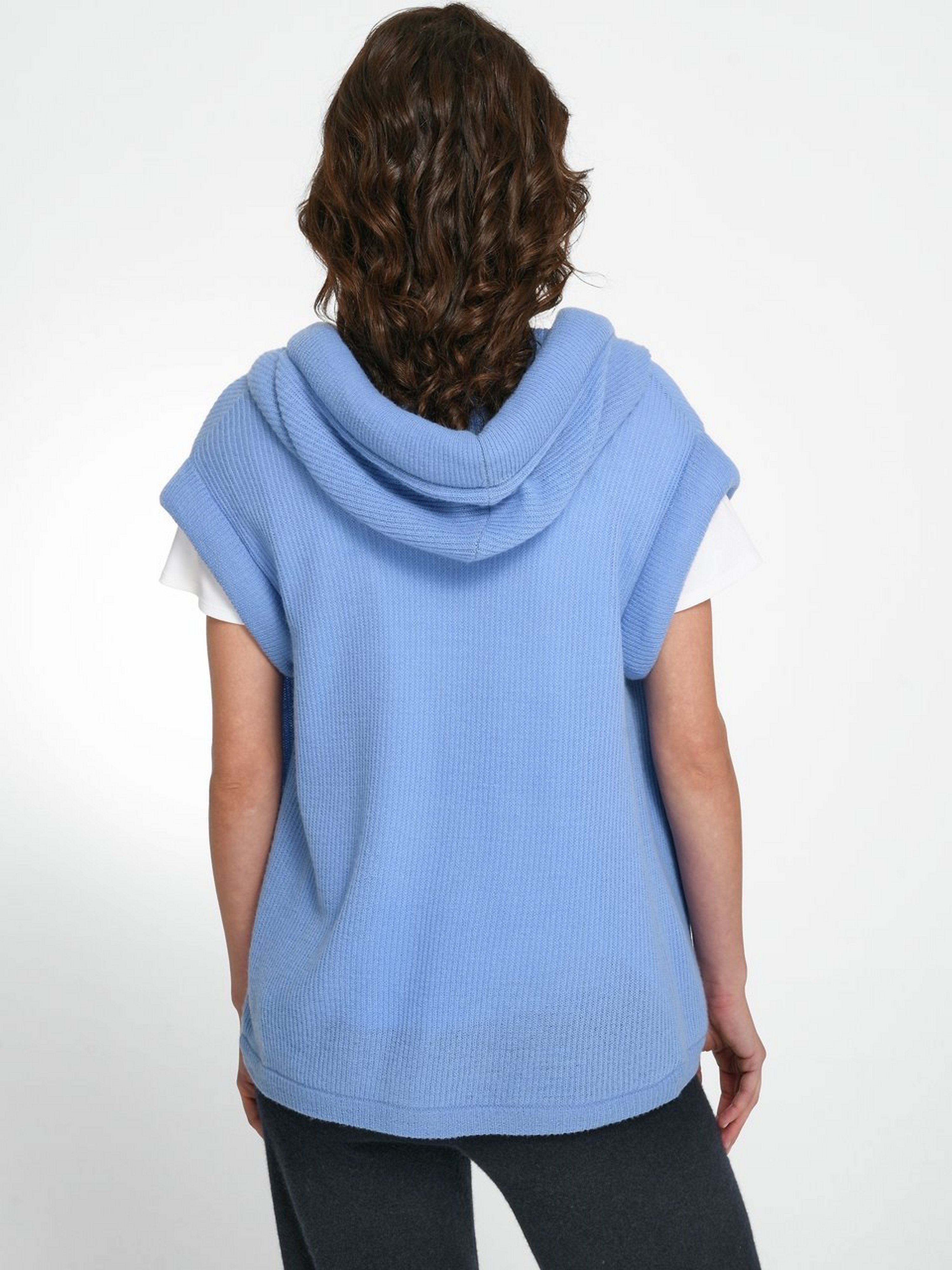 Strickweste mit Kapuze