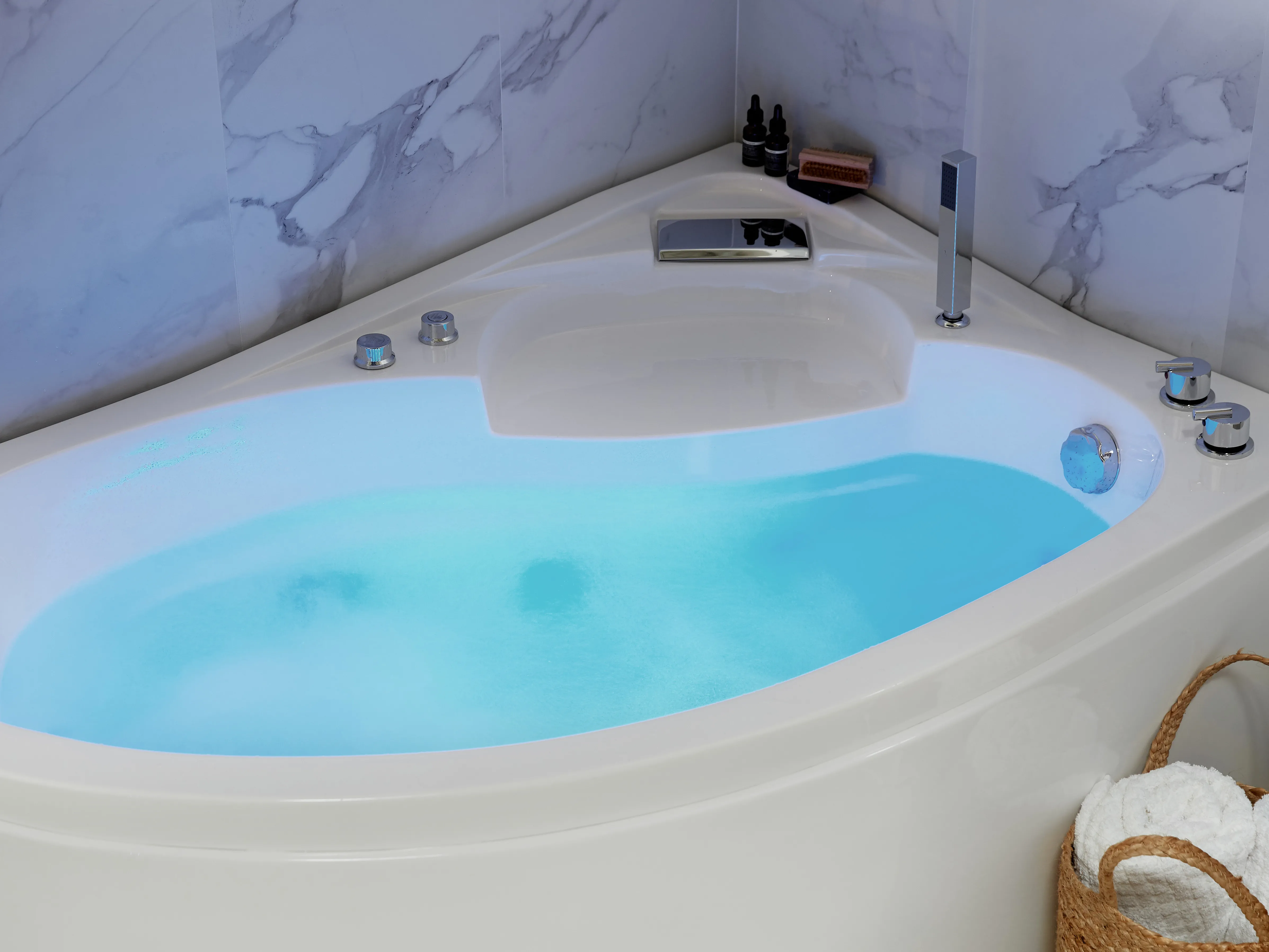 Hoek bubbelbad met LED NEIVA linkszijdig 150 x 100 cm Wit