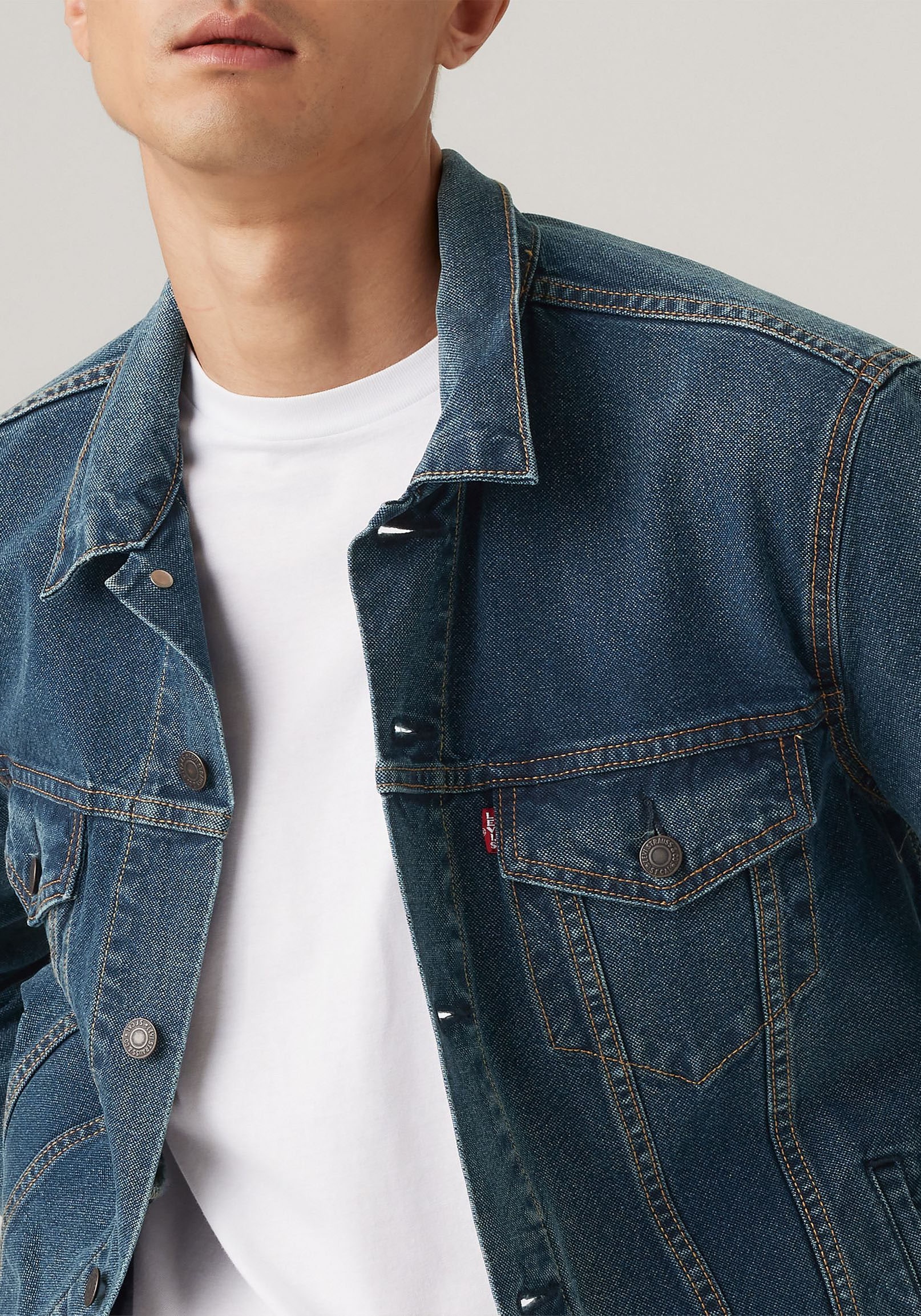 Levi's® Jeansjacke »VINTAGE FIT TRUCKER JKT« ohne Kapuze mit Knopfleiste