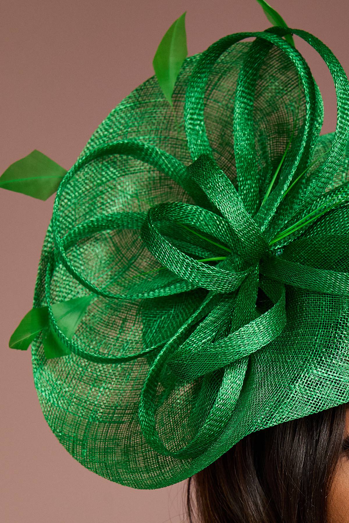 Coast Bibi Disque Relevé Avec Boucles Et Plumes