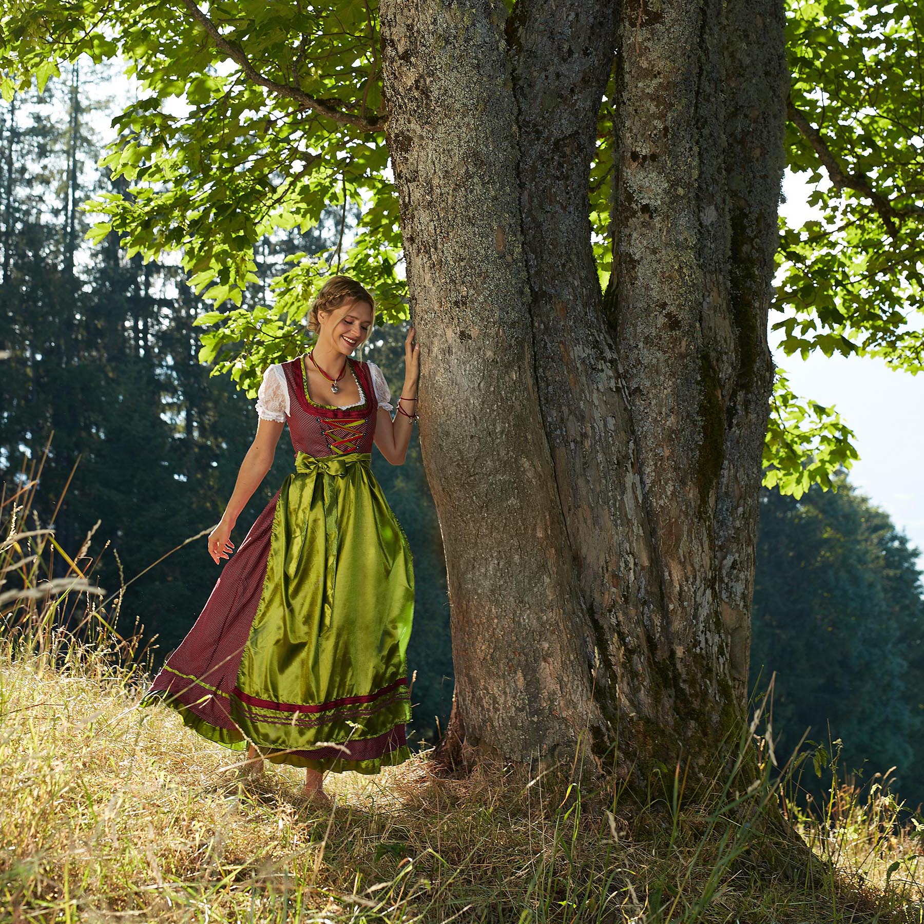 tectake® Frauenkostüm Maxi-Dirndl Ruhpolding Modell 2