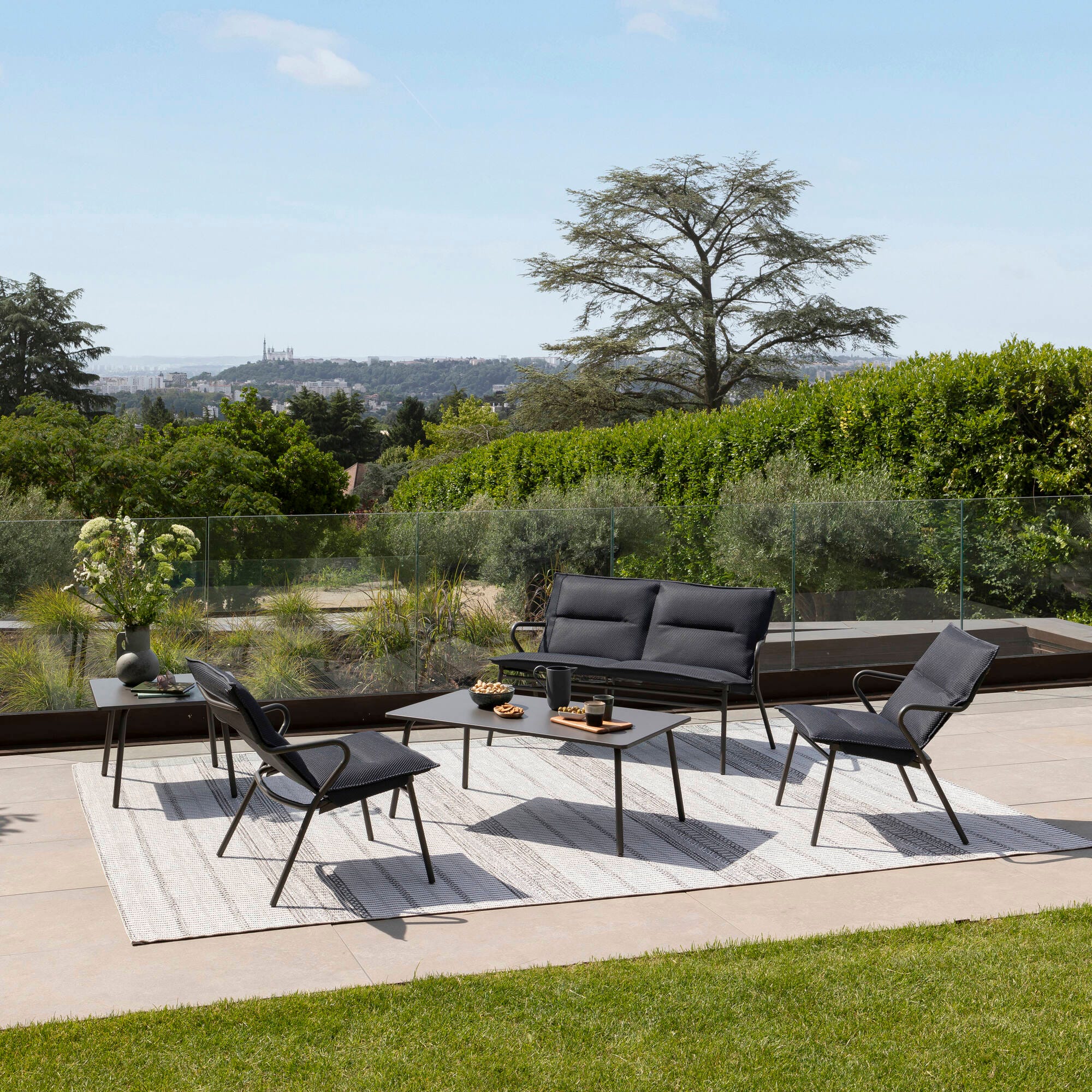 Gepolsterter niedriger Loungesessel mit großem Sitzkomfort Vence BeComfort® Grau Dark Grey