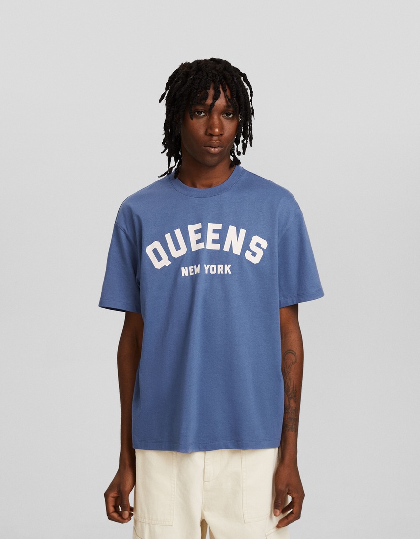 Camiseta de manga curta com estampa e modelagem quadrada