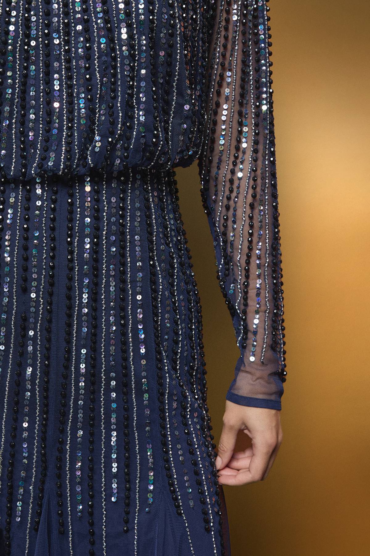 Coast Robe Mi-Longue à Manches Longues et Sequins de Soirée