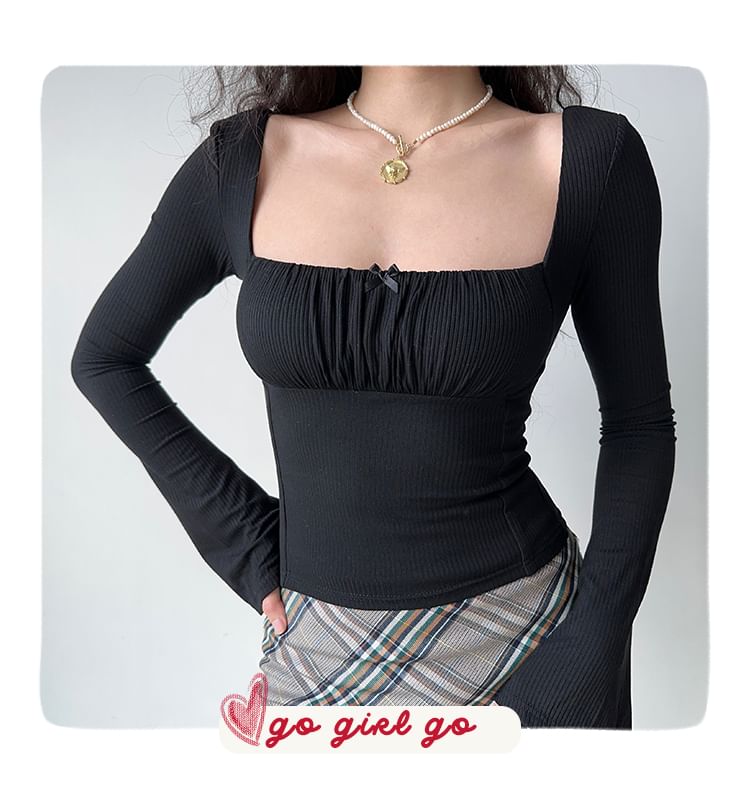 Sinora - Lange mouwen, effen crop top met vierkante hals