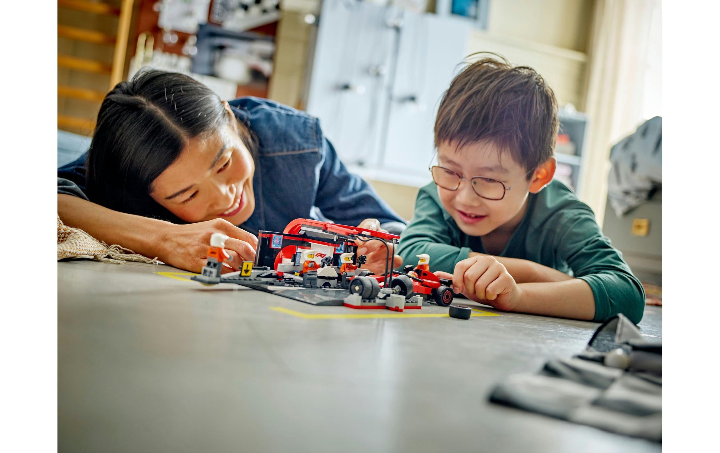 City Project Alicia 60443Konstruktions-Spielset mit F1 Ferrari für rasante Boxenstopps