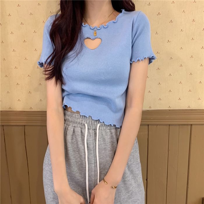 Ukiyo - Cropped T-shirt met korte mouwen en hartvormige uitsnijding en ruche