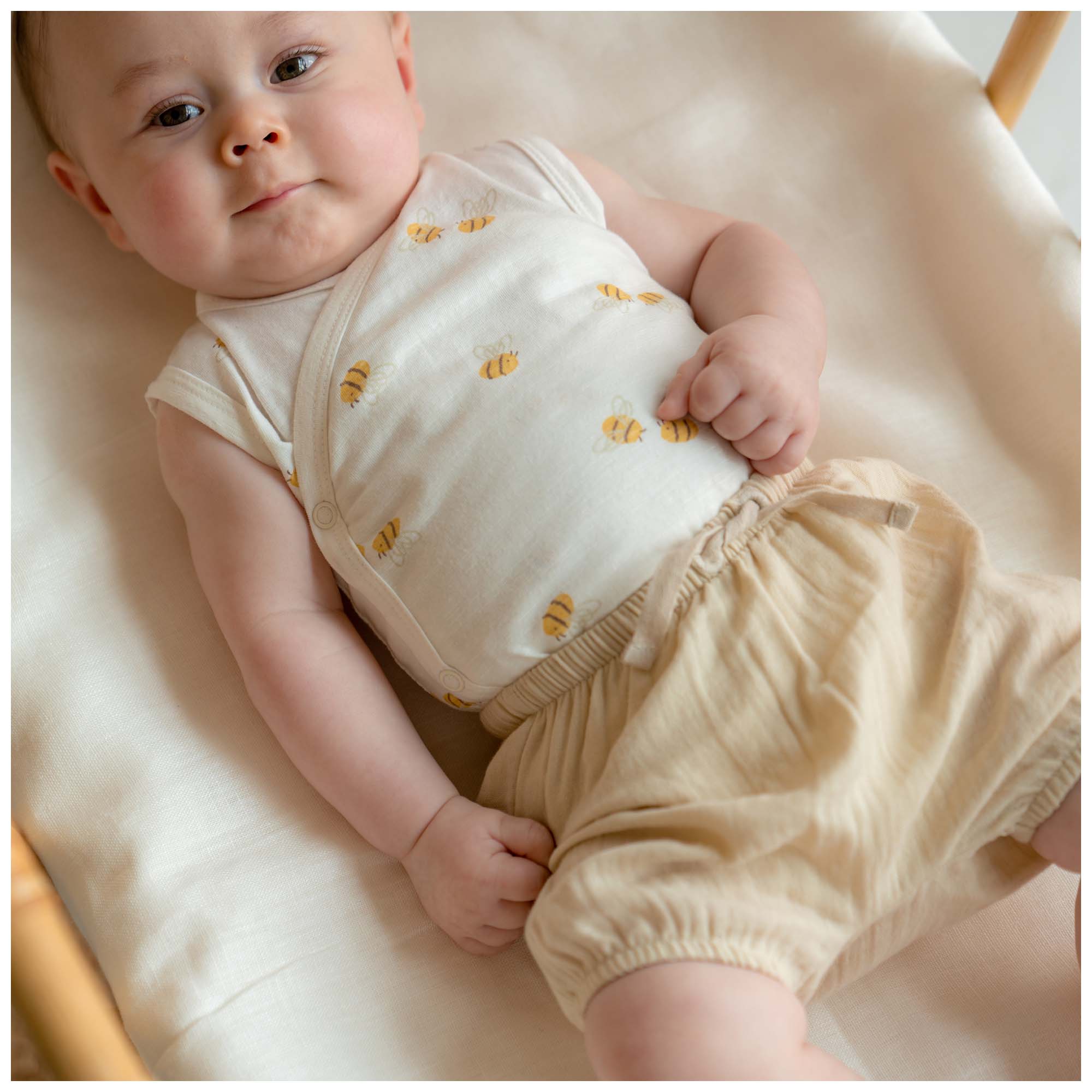 Prénatal newborn short mousseline  effen beige