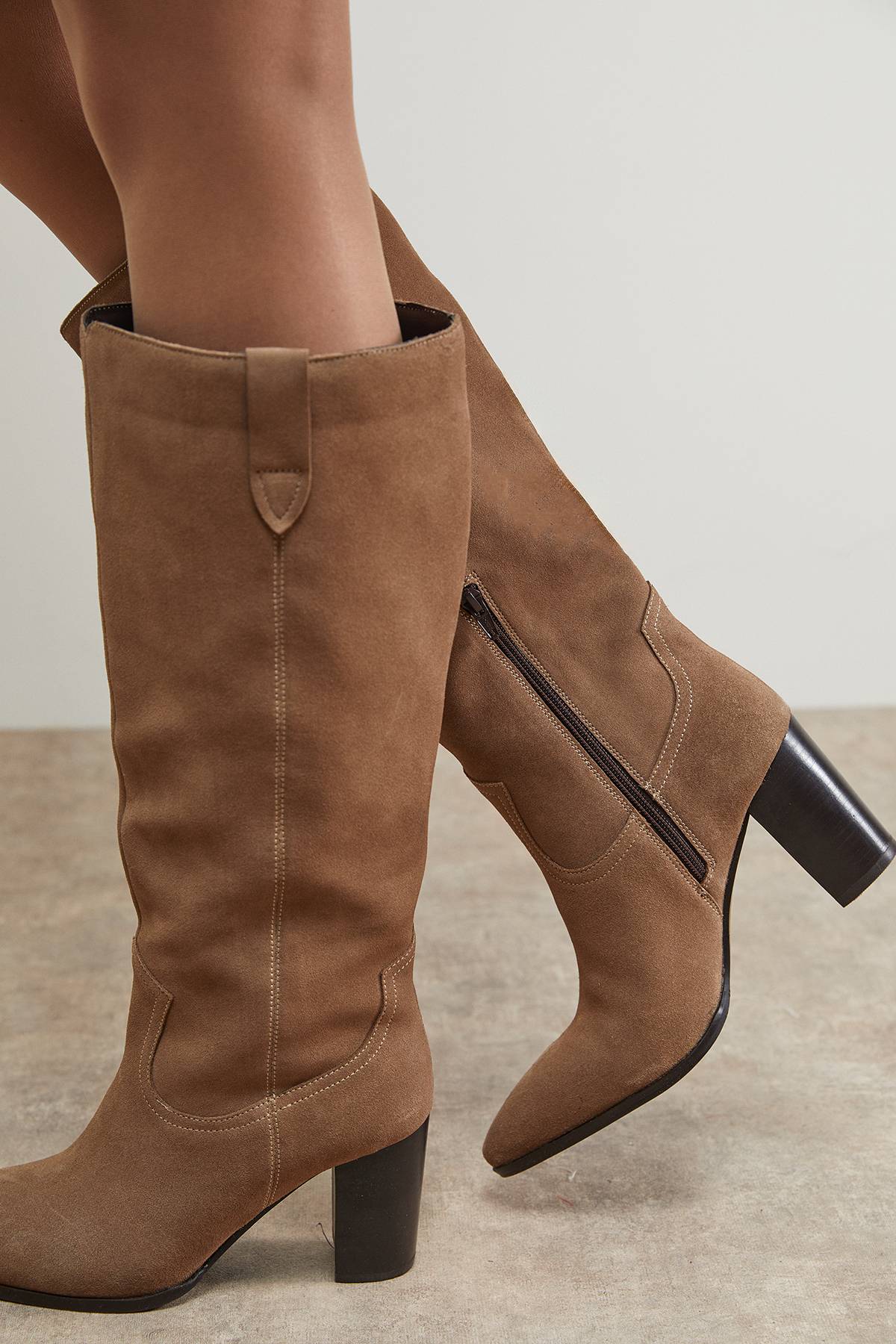 Oasis Bottes Hautes à Talon Bloc Kresta en Daim