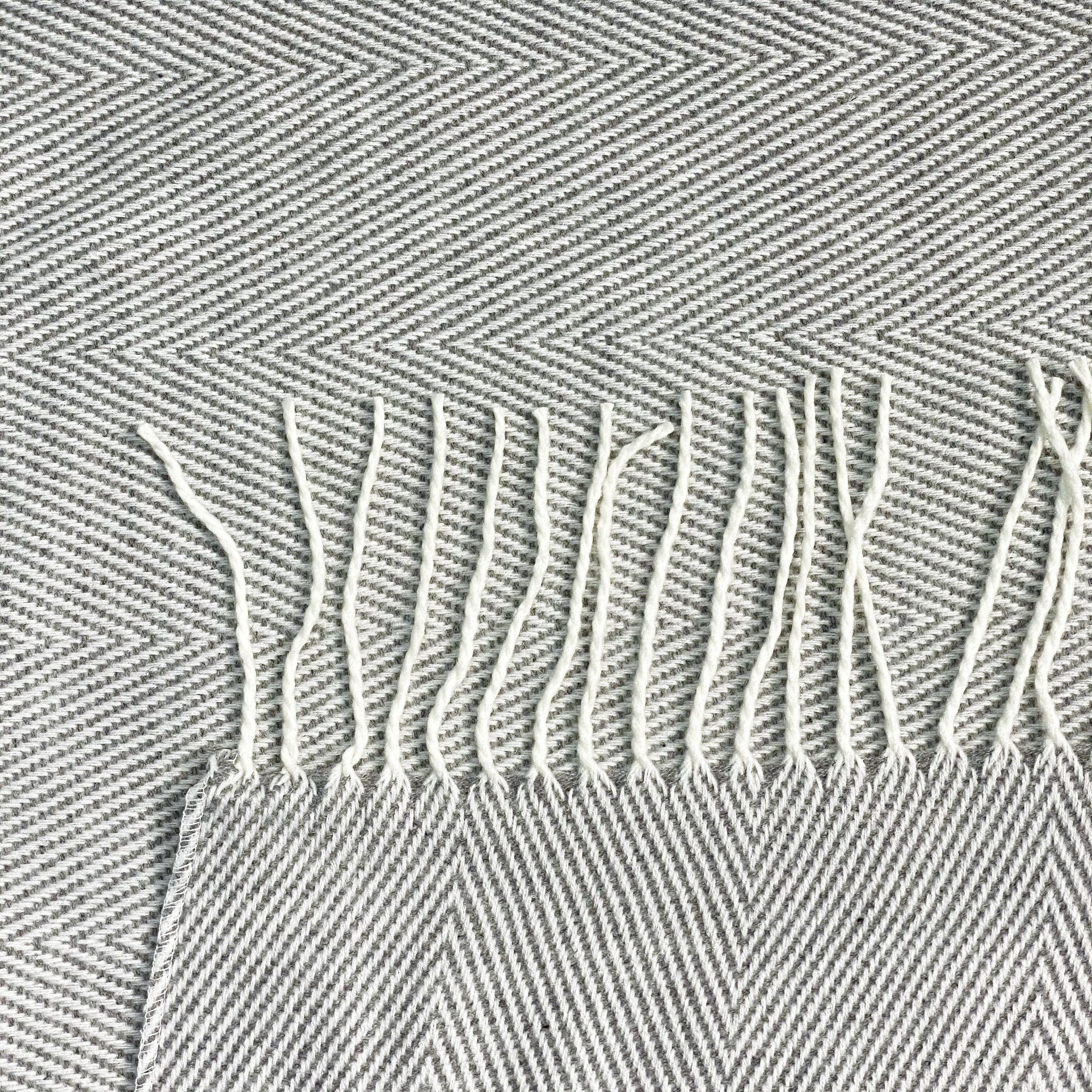Kuscheldecke SASHA 130 x 170 cm grau