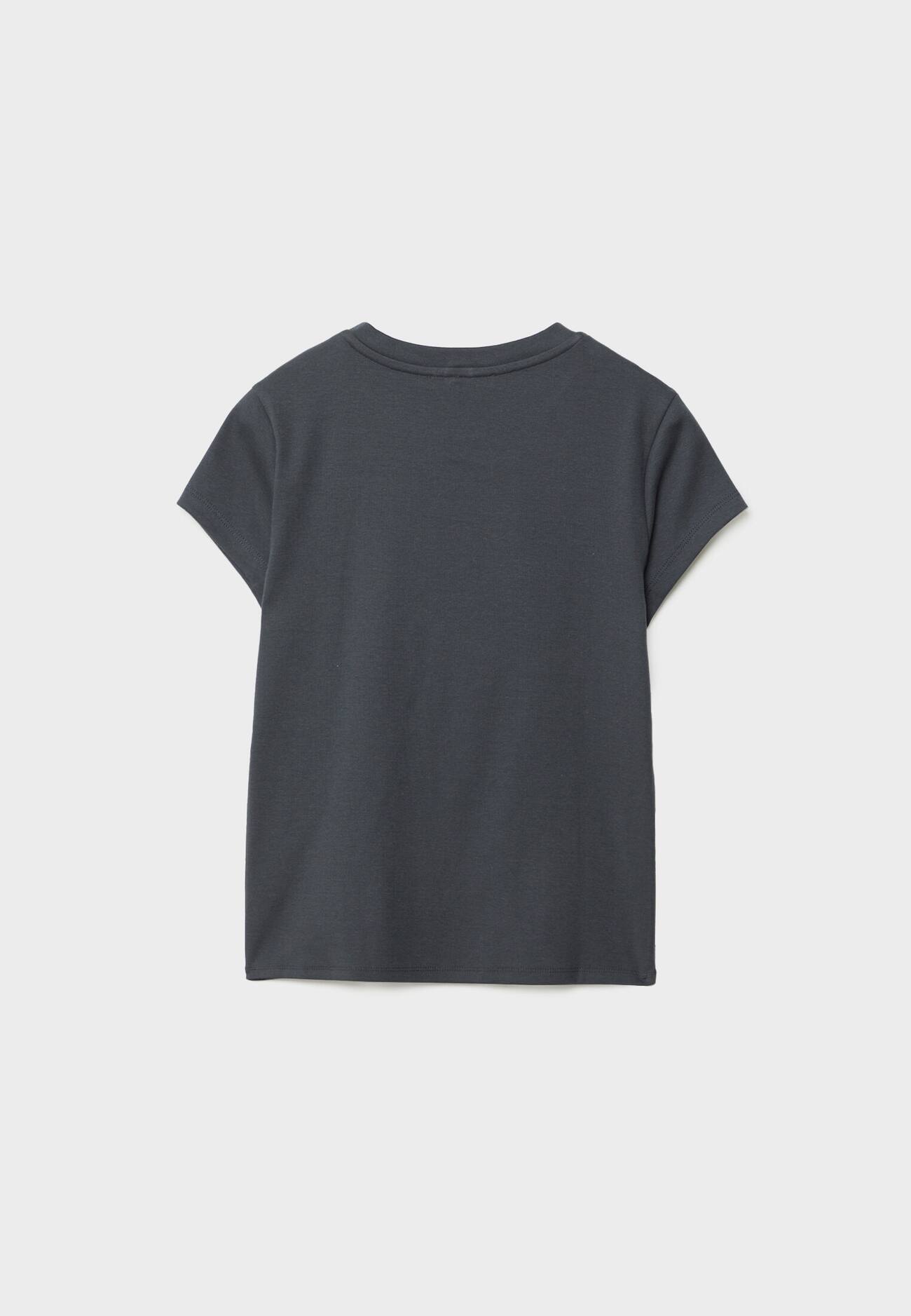 Camiseta com estrela de strass