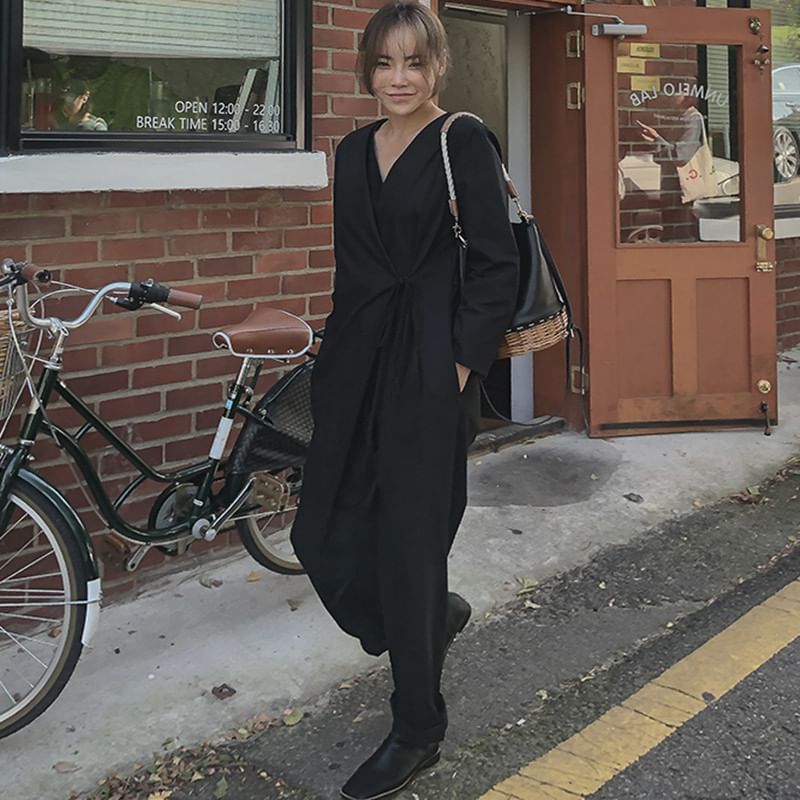 Felixia - Lange mouwen V-hals effen losse jumpsuit