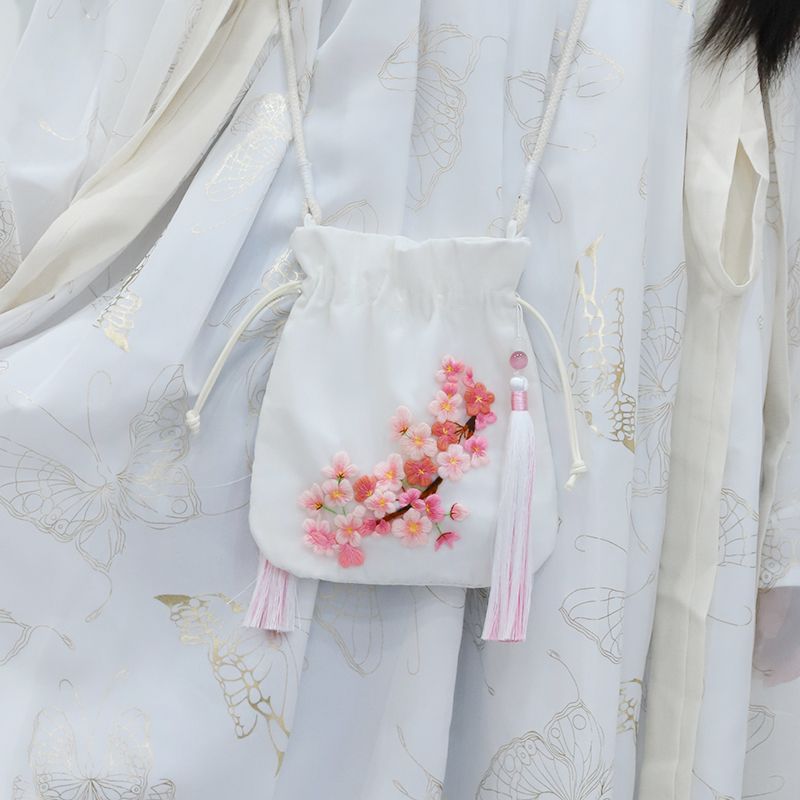 Embroidery Kingdom - DIY borduurpakket voor een tas met kwastjes