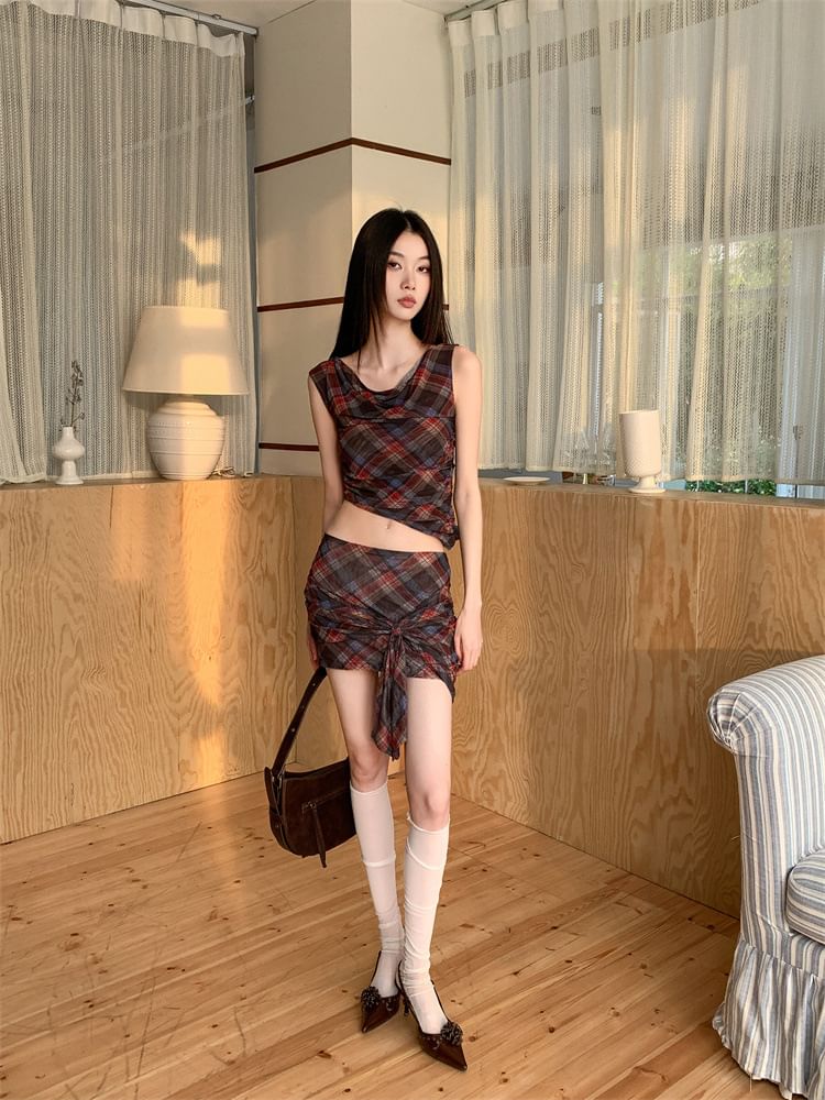 Verona Sing - Geruite asymmetrische mesh crop tanktop / lage taille knoop mini kokerrok