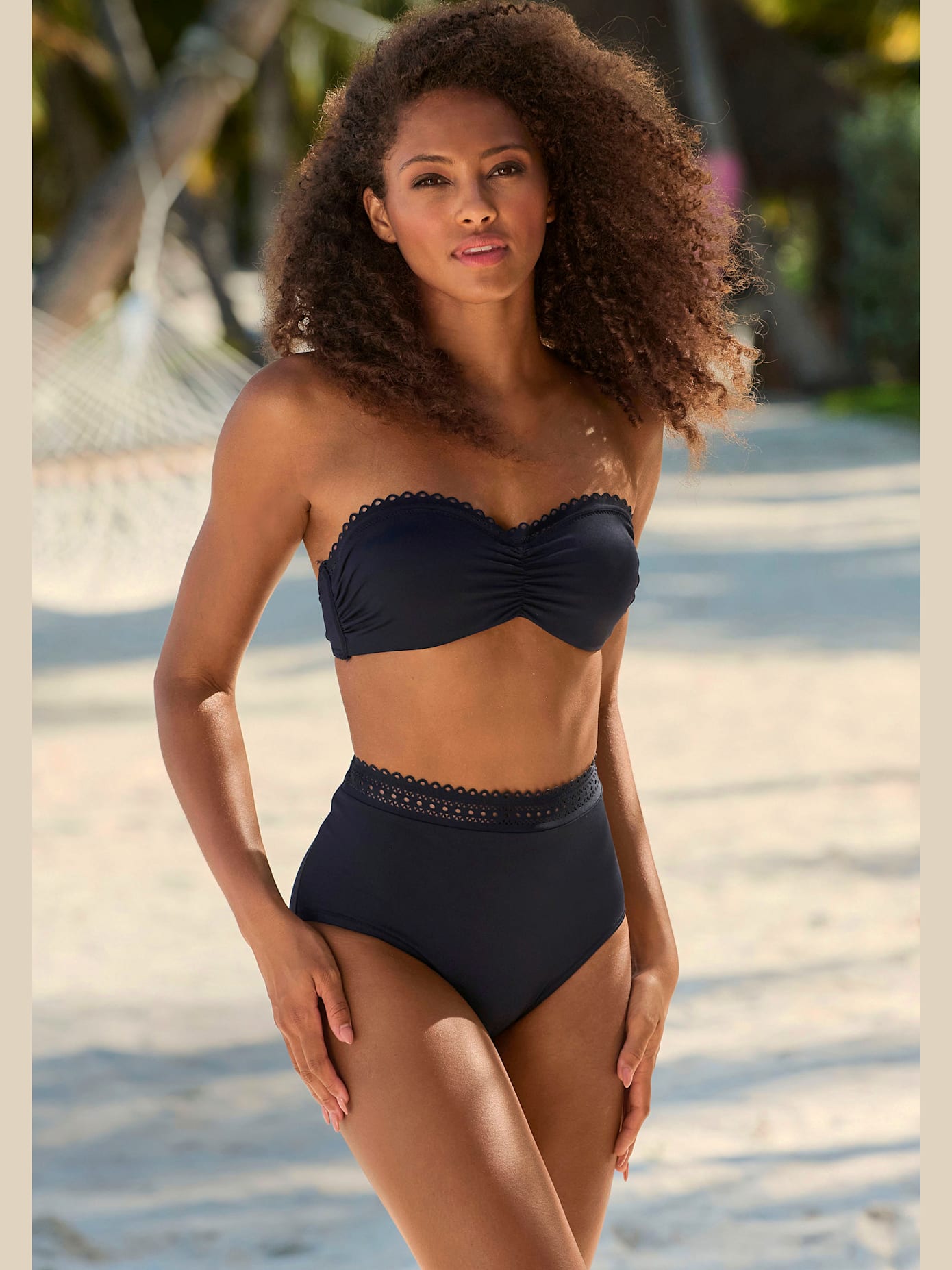 Haut de bikini bandeau à armatures bord découpé au laser tendance