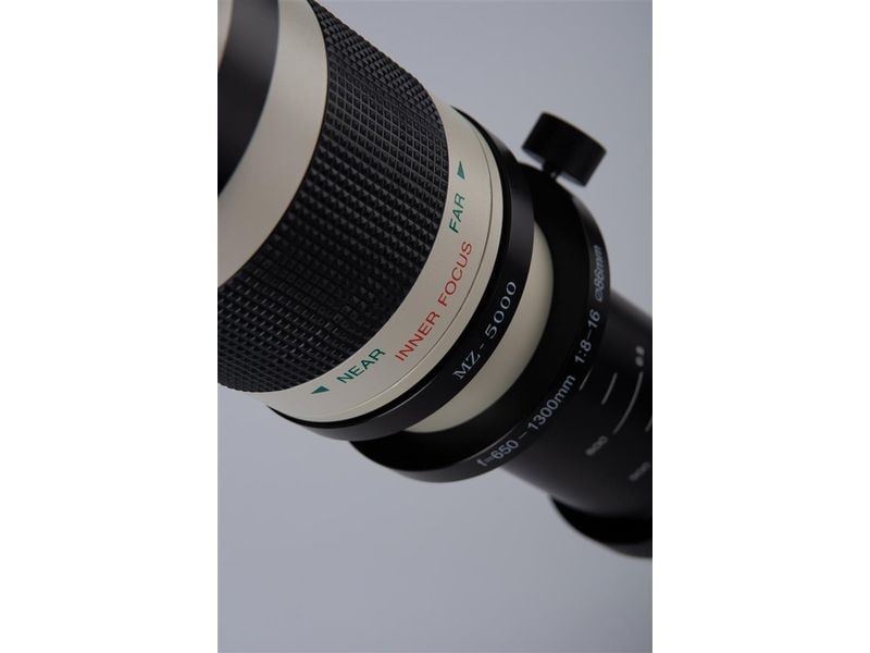 Dörr Zoomobjektiv 650-1300mm Dörr T2 - Weiss Teleobjektiv, das sich für Aufnahmen von Tieren, Natur und Details aus grosser Entfernung eignet